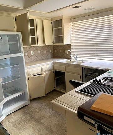 5th image of 2090 Murray Dr