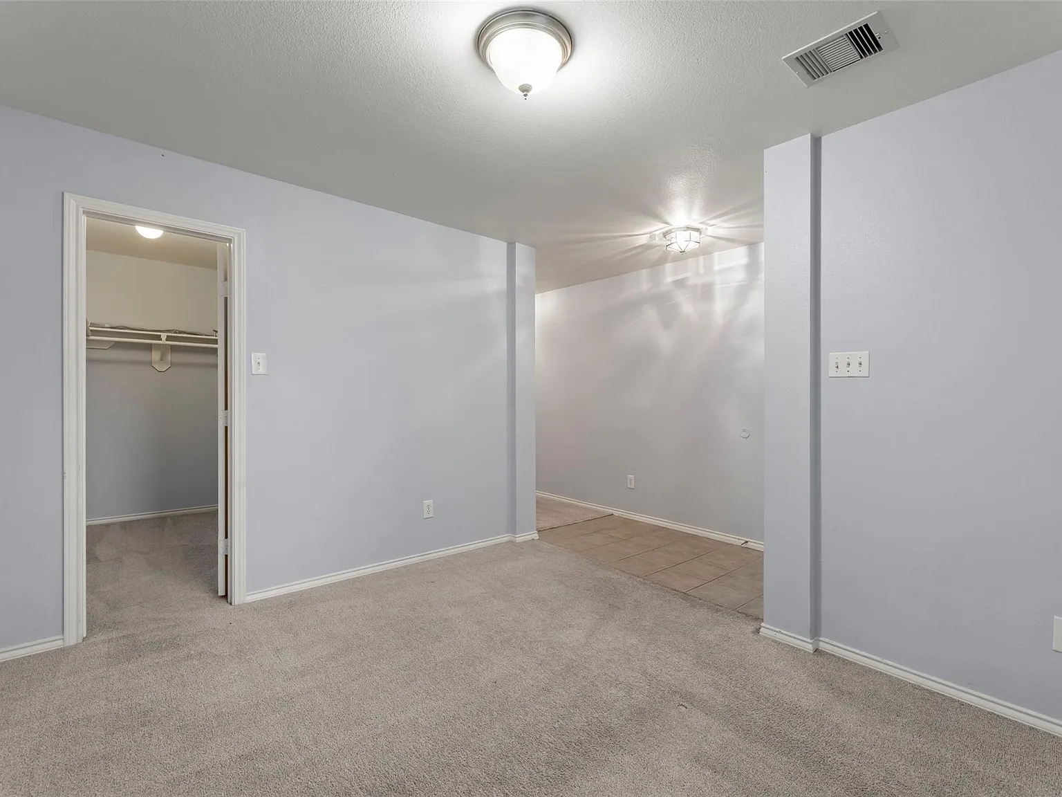 4 bed, 2.5 bath, 2793 sqft, $2,099 — Photo 3