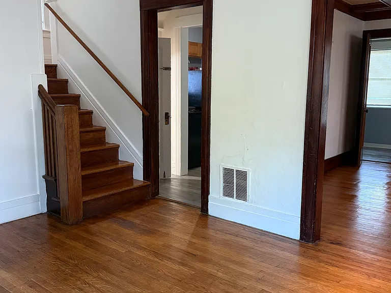 506 Ridgeway Ave — Photo 2