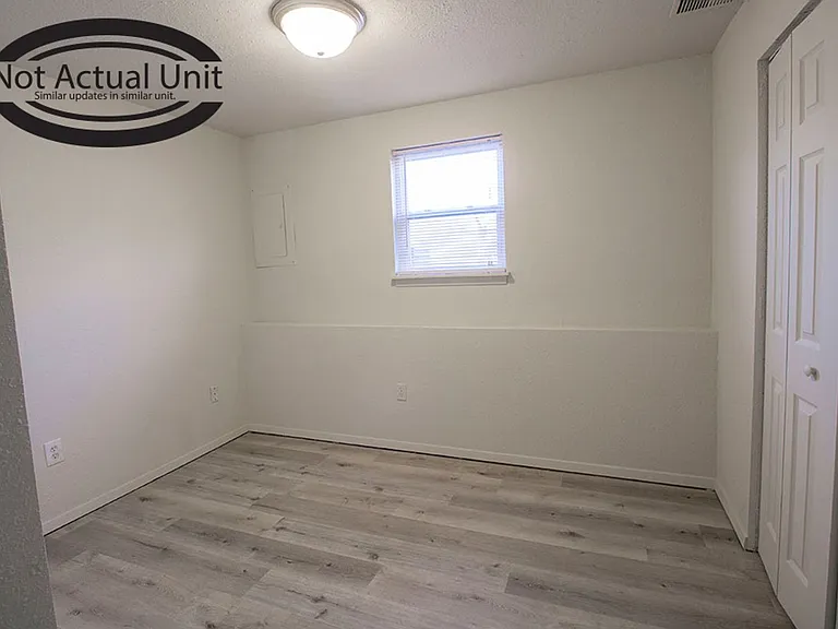 1013 W Ash St — Photo 42