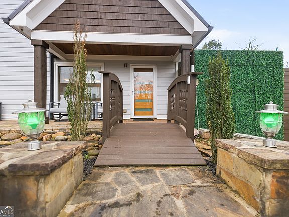 2nd image of 376 Roy St SW