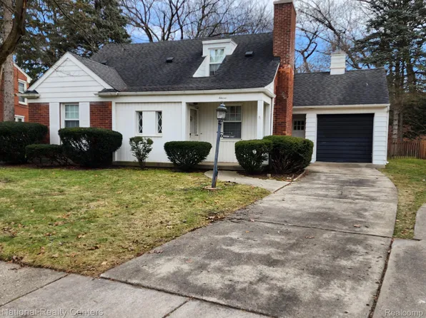 11 Danvers Ln, Dearborn, MI 48120