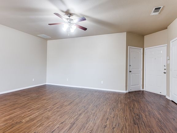 4th image of 602 E College Ave
