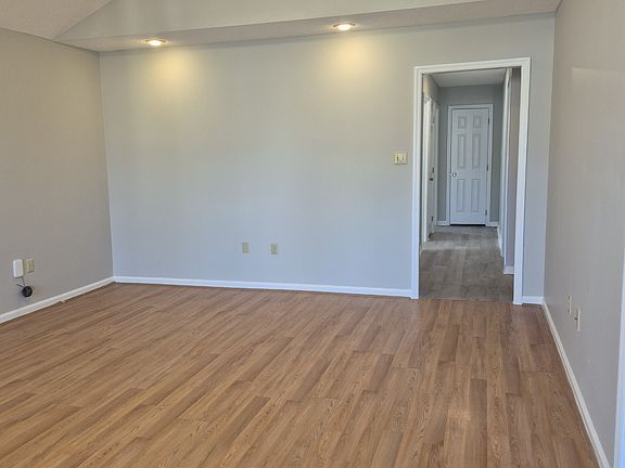 2nd image of 341 Sawgrass Dr