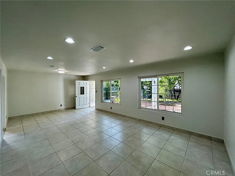 3132 Estado St — Photo 9