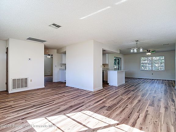 5th image of 14137 Prospect St