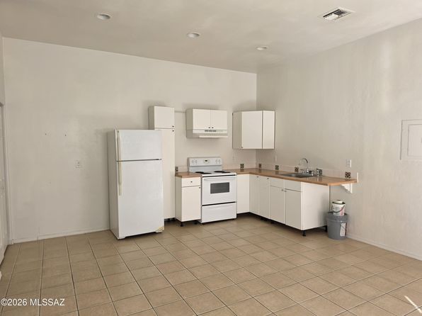 2569 N Corinthian Garden Dr #2