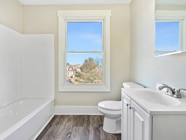 329 Quincy Ave — Photo 18