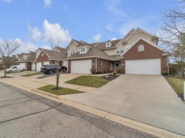 2908 N Knightsbridge Cir, Ann Arbor, MI 48105