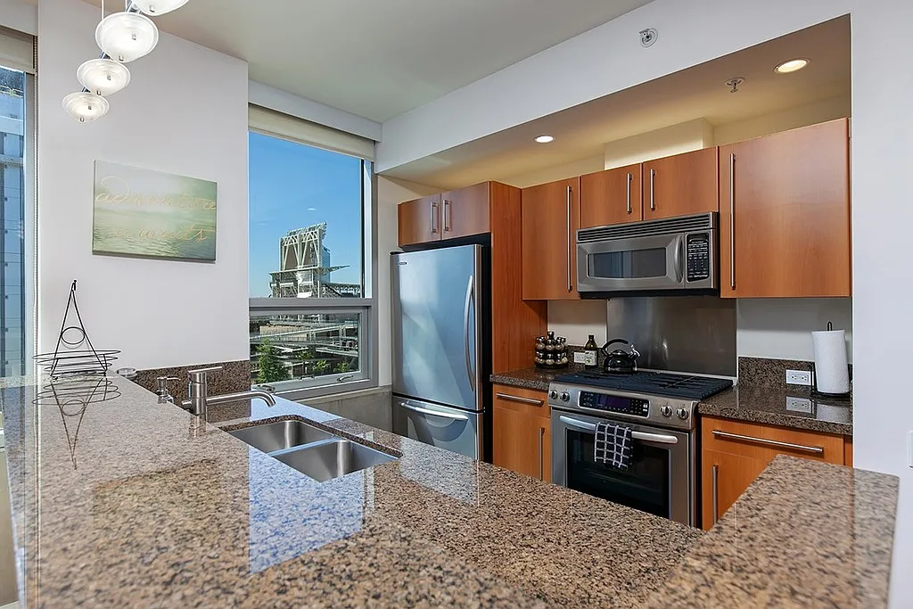 2 bed, 2.0 bath, $4,325 — Photo 4