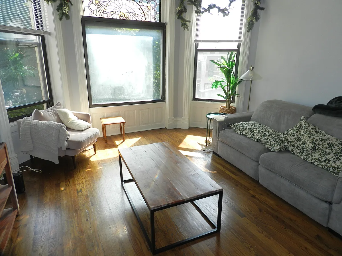 Building Photo - 2438 N Clark St #2F