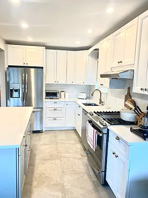 Rented by Peter Meskouris LREB | media 10