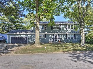 16 1st Dr, Decatur, IL 62521