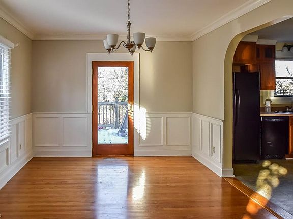 4th image of 927 Campbell Cir NE