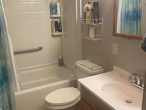 Bathroom, tub & shower