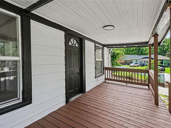 4th image of 823 S Huttig Ave