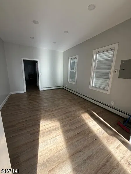 3 bed, 1.0 bath, $2,200 — Photo 2