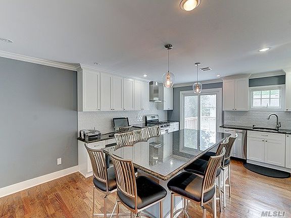 4th image of 123 Myrtle Ave