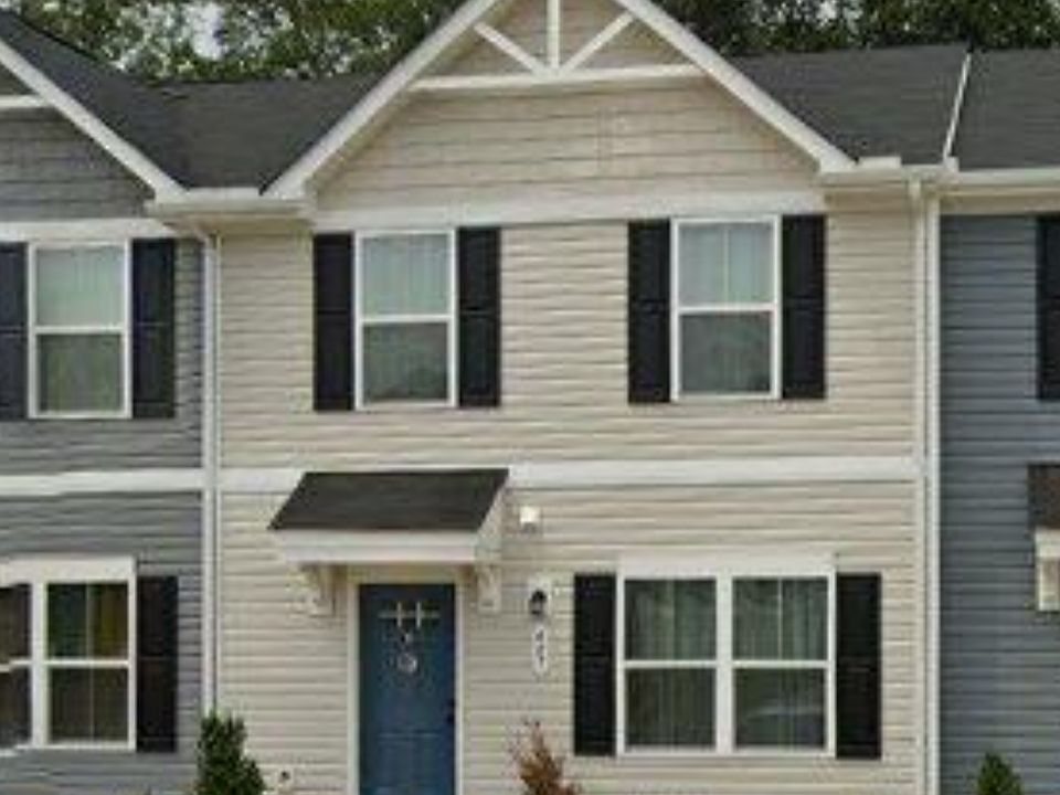 1st image of 407 Hampton Townes Dr