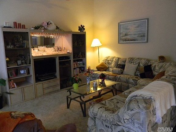 3rd image of 209 Strathmore Gate Dr