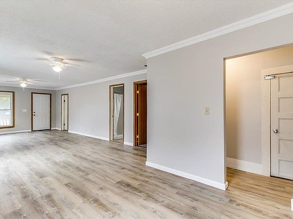 4th image of 313 E Lincoln Ave