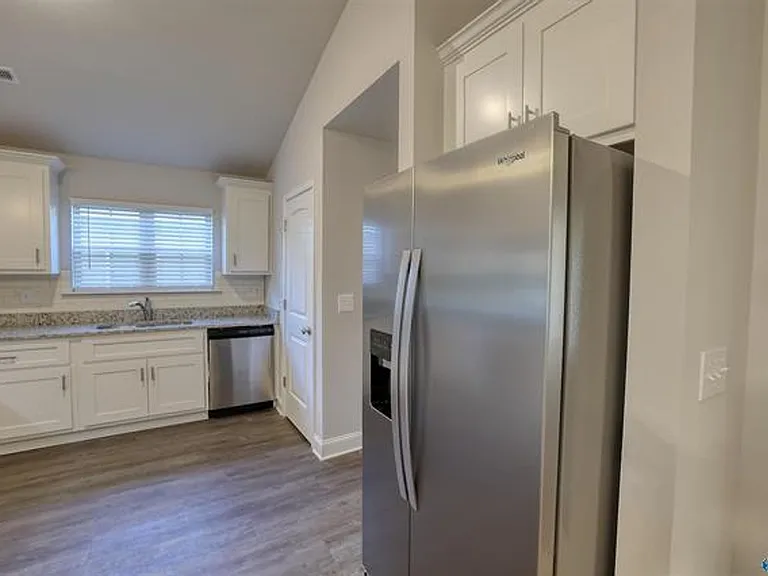 226 Abercorn Dr — Photo 3