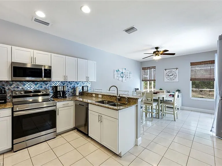 697 Crossfield Cir — Photo 8
