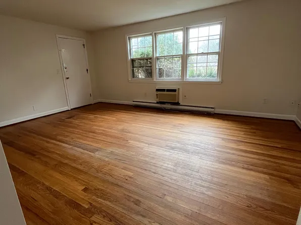 122 Country Club Rd, Cheshire, CT