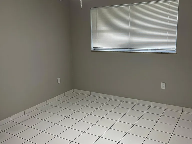 910 SW 105th Ave #100 — Photo 10
