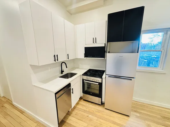 81 Stuyvesant Avenue image 2 of 16