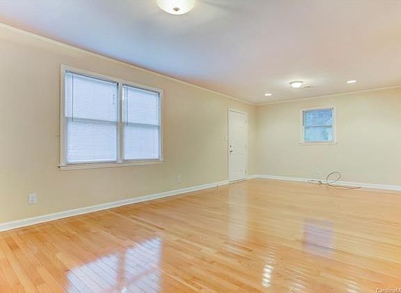 3rd image of 616 Laundry St