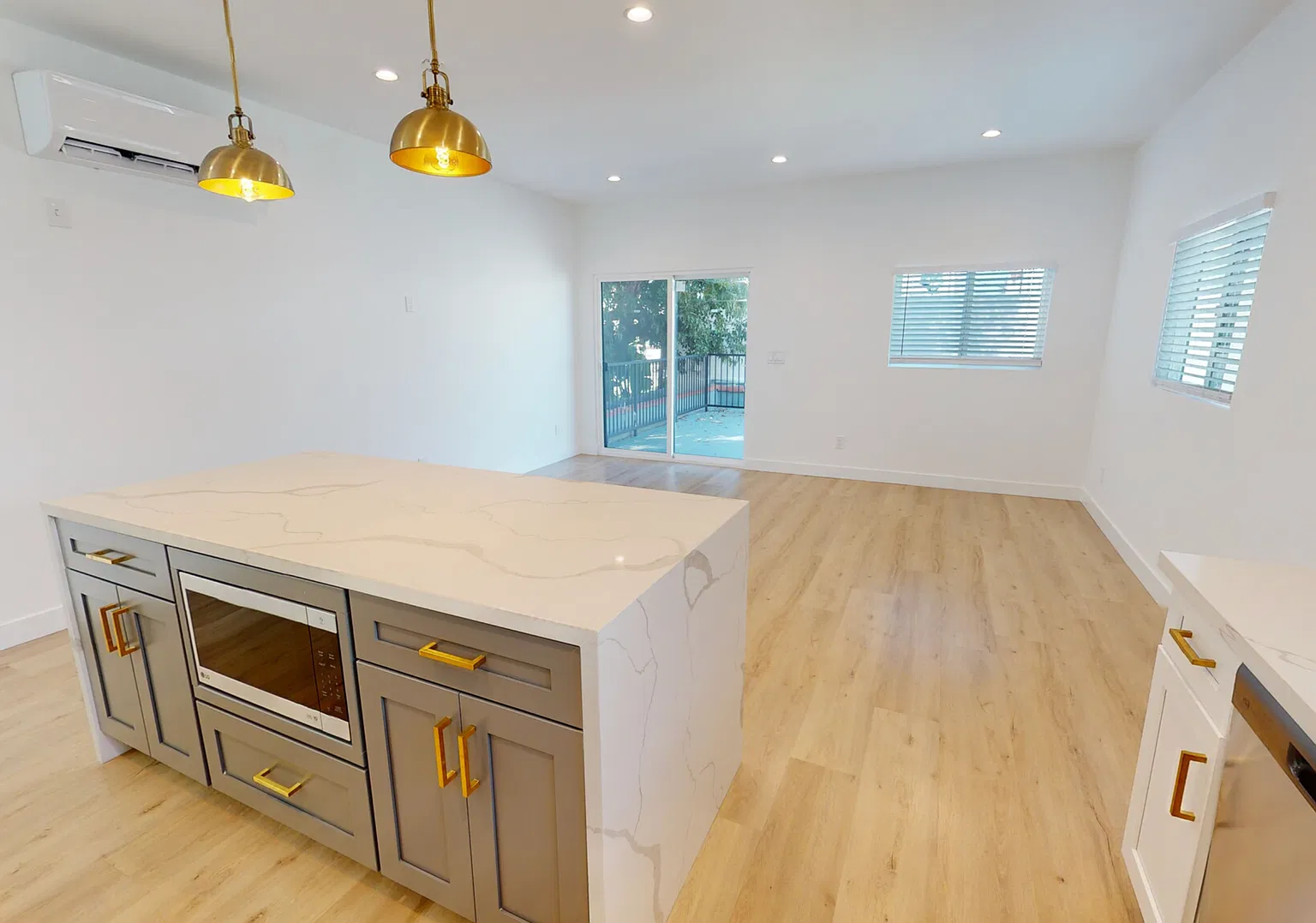 1021 S Hayworth Ave — Photo 3