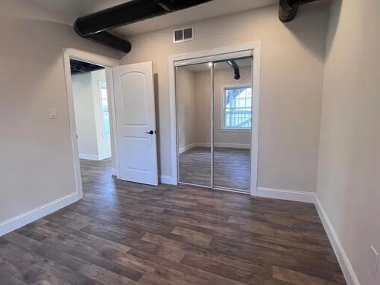587 Bath St #3 — Photo 13