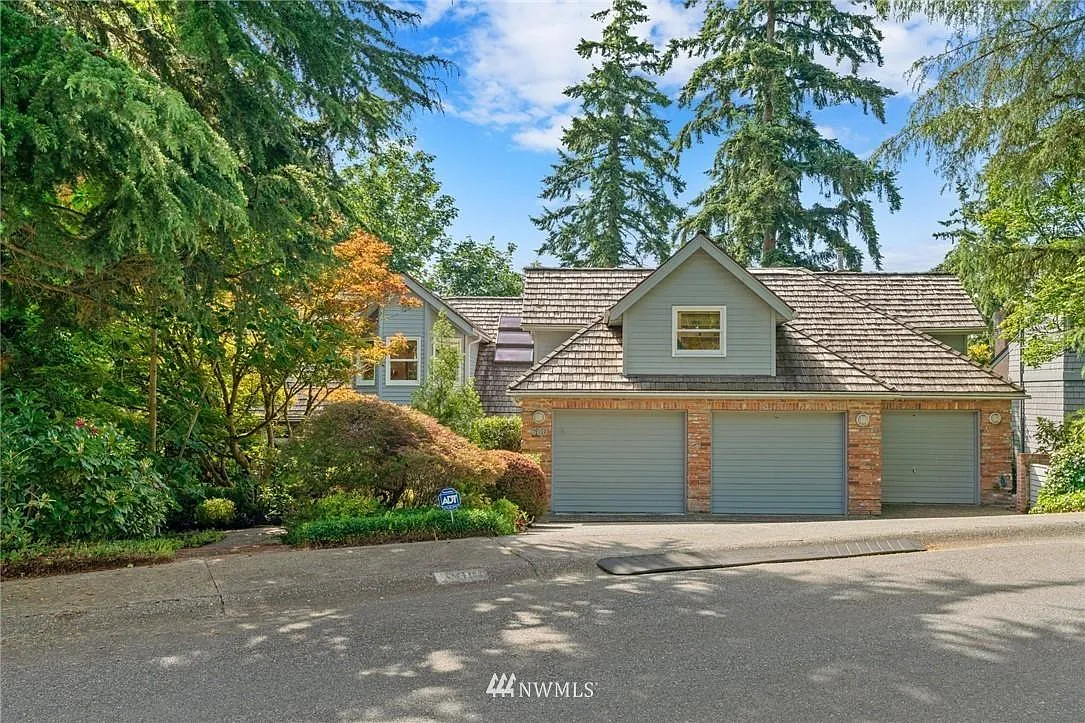 600 175th Pl NE photo 1