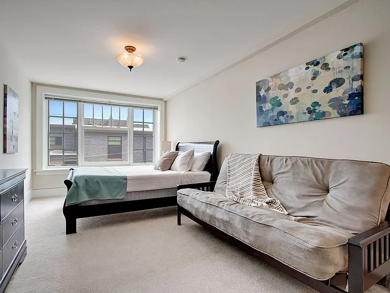 Townhouse Apartments — Photo 18