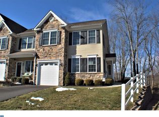 28 Woodspring Cir, Sellersville, PA 18960