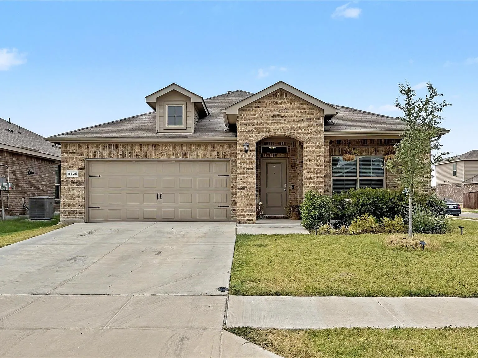 4 bed, 1733 sqft, $2,900 — Photo 1