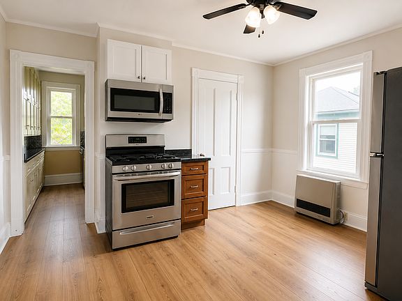 2nd image of 117 Winter St #117