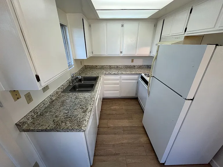 616 Summerwood Ln — Photo 9