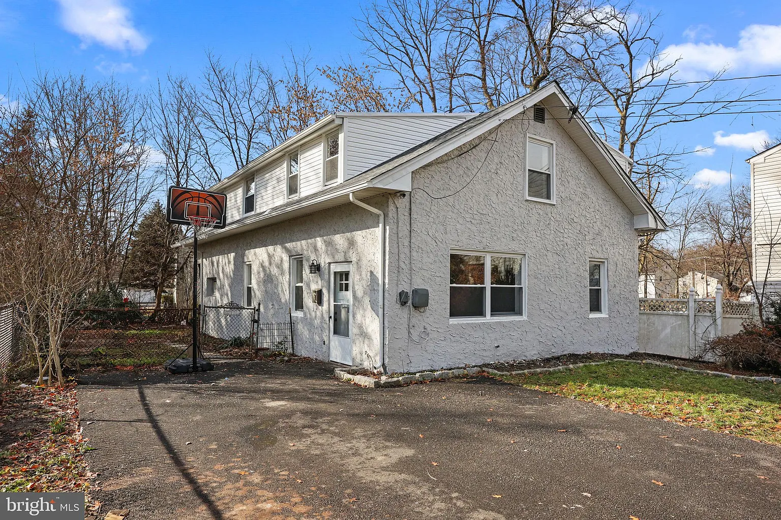 376 Juniper St photo 1