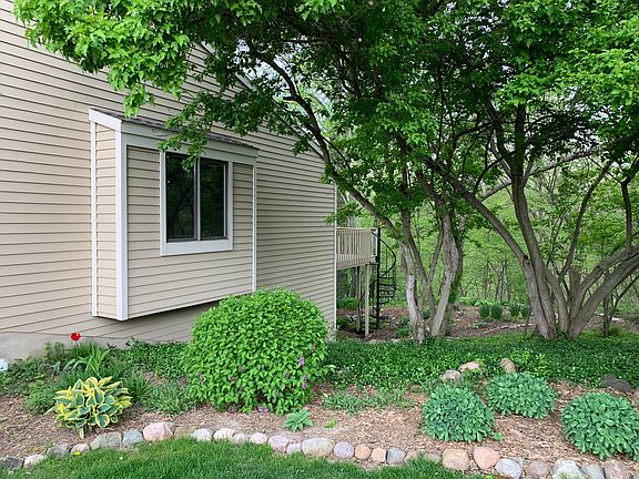 4th image of 697 Woodcreek Cir