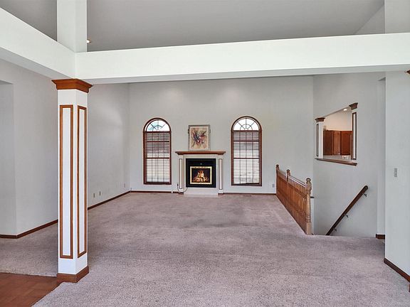 3rd image of 2803 E Oakbrook Ct