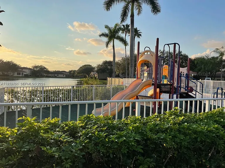 16309 Emerald Cove Rd #16309 — Photo 41