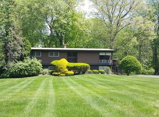 20 Robin Hood Rd, Suffern, NY 10901