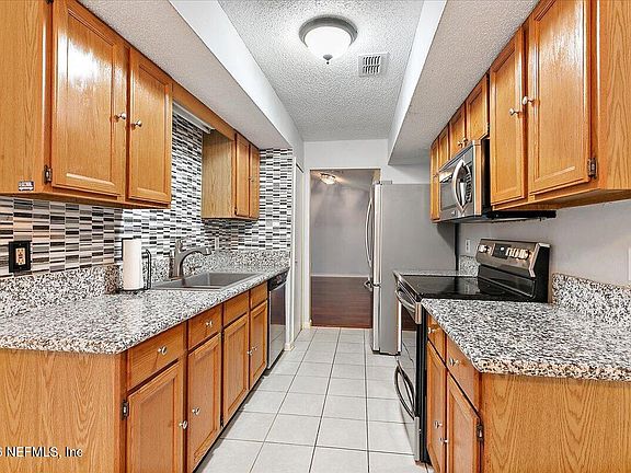 5th image of 8461 IVEY Road