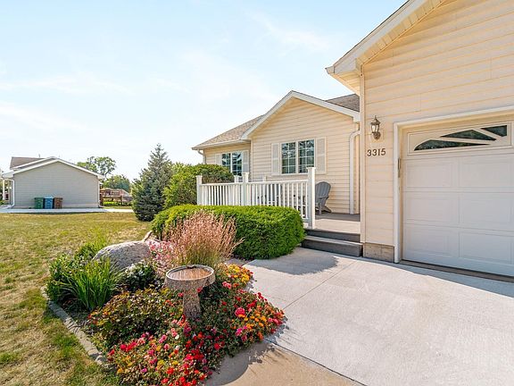 2nd image of 3315 Thistledown Dr