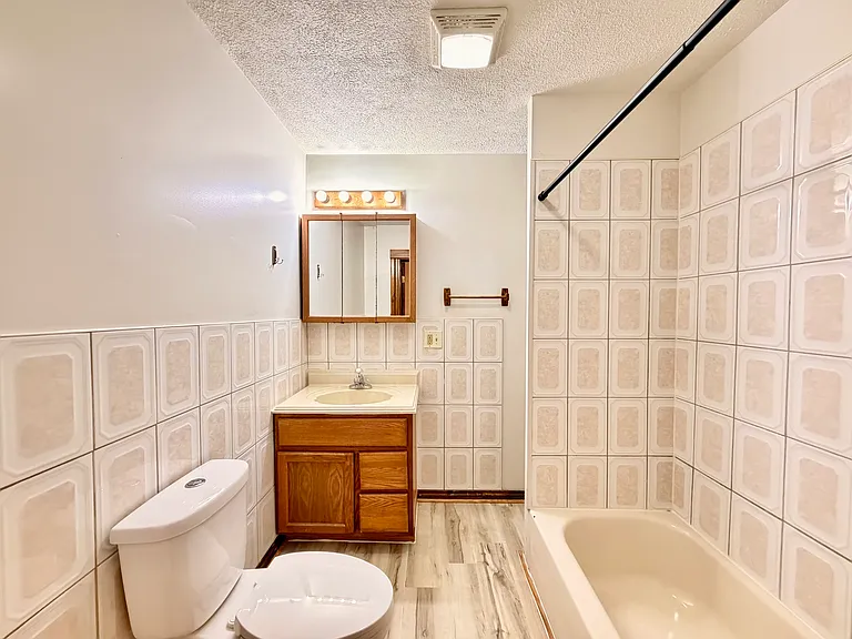223 S 6th St — Photo 22