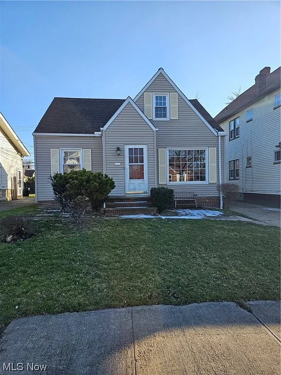 8112 Grand Division Ave photo 1