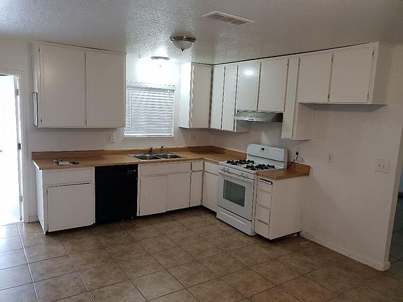 3rd image of 1475 Cypress Dr