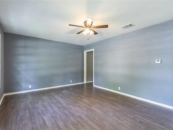 3rd image of 132 Bowie St